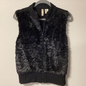 Tiara Women's Faux Fur Black Vest Size Medium